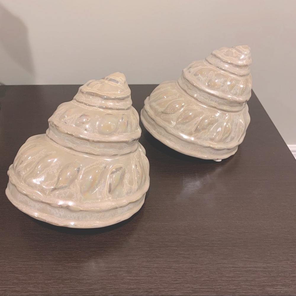Pair of Decorative Ceramic Shells - Picture 6 of 6
